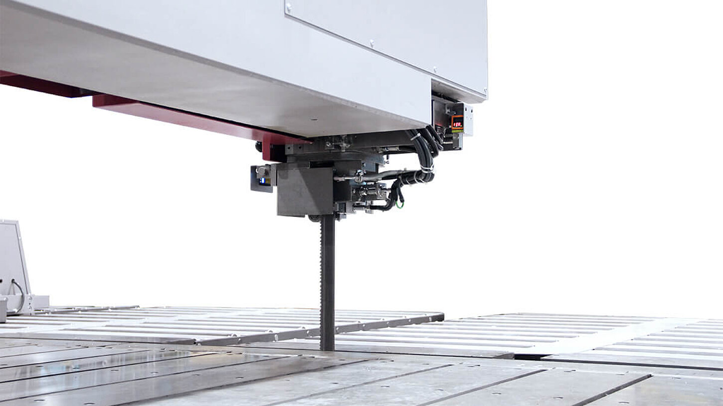 Behringer automatic vertical band saw LPS40-160-4A rotatable band guide allows sawing of parts and trim cuts on rolled plate