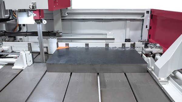 Automatic table band saw LPS-TA feeding gripper