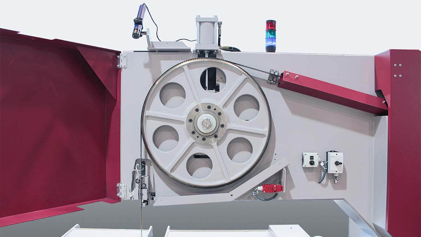 Behringer vertical bandsaw LPS100-120-6 band wheels made from vibration damping grey cast iron